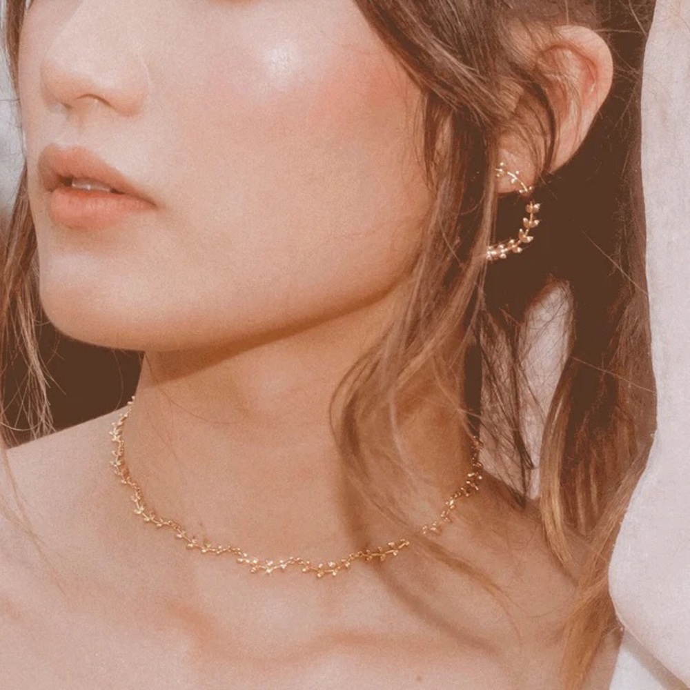 Bestdressed x en route jewelry leaf choker